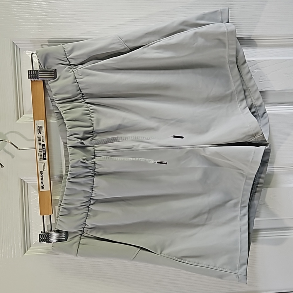 Willit high waisted short size medium color gray